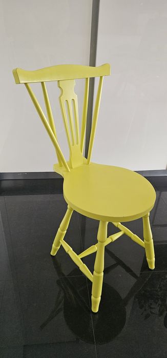 4 Cadeiras de madeira