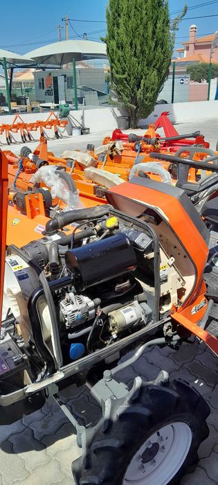 Kubota ASTE A-17/4x4/3cilindros/arco proteção/Impecável