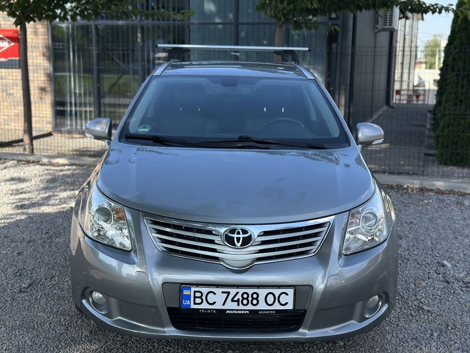 Продам Toyota Avensis 2011