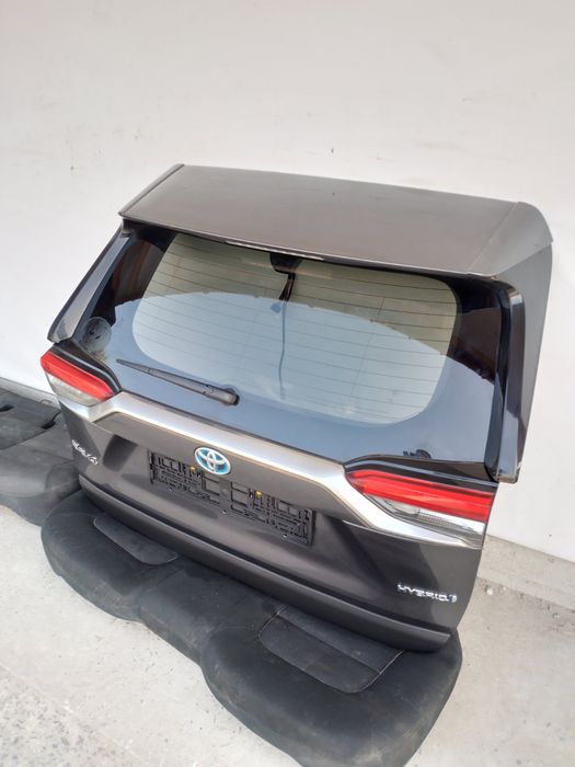 Кришка багажника на Toyota RAV4 19-23 року колір фарби 1G3