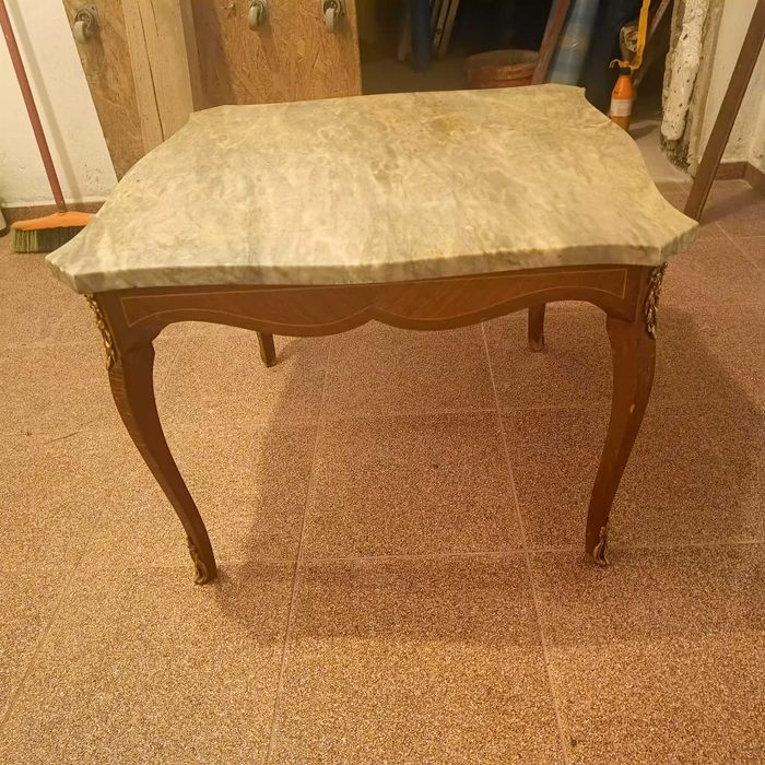 stolik kawowy z marmurowym blatem