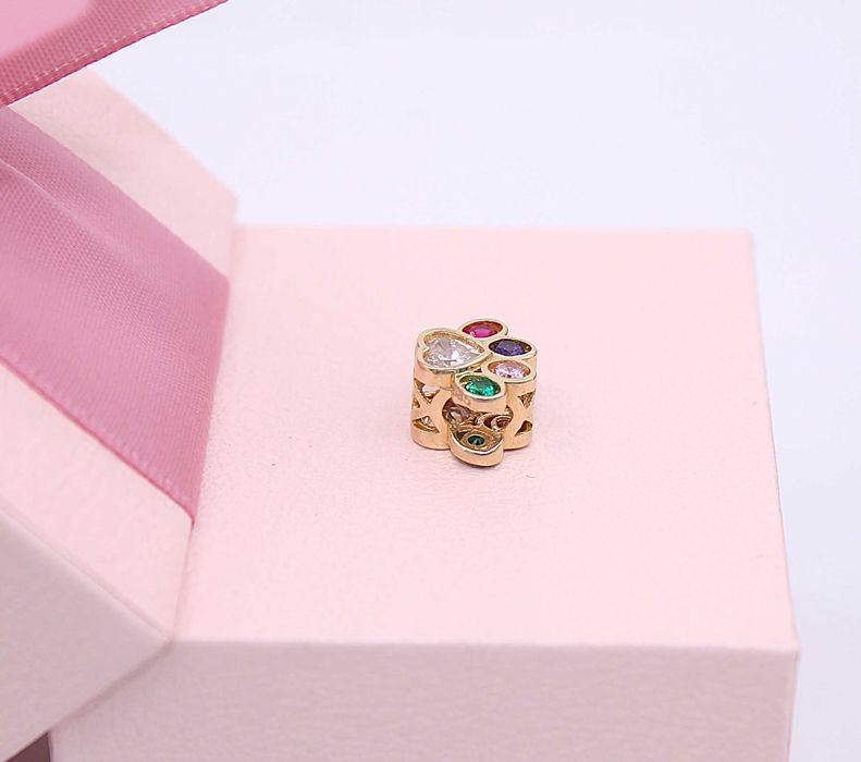 Złoty charms p.585/2,20g - łapka z kolorowymi kamieniami