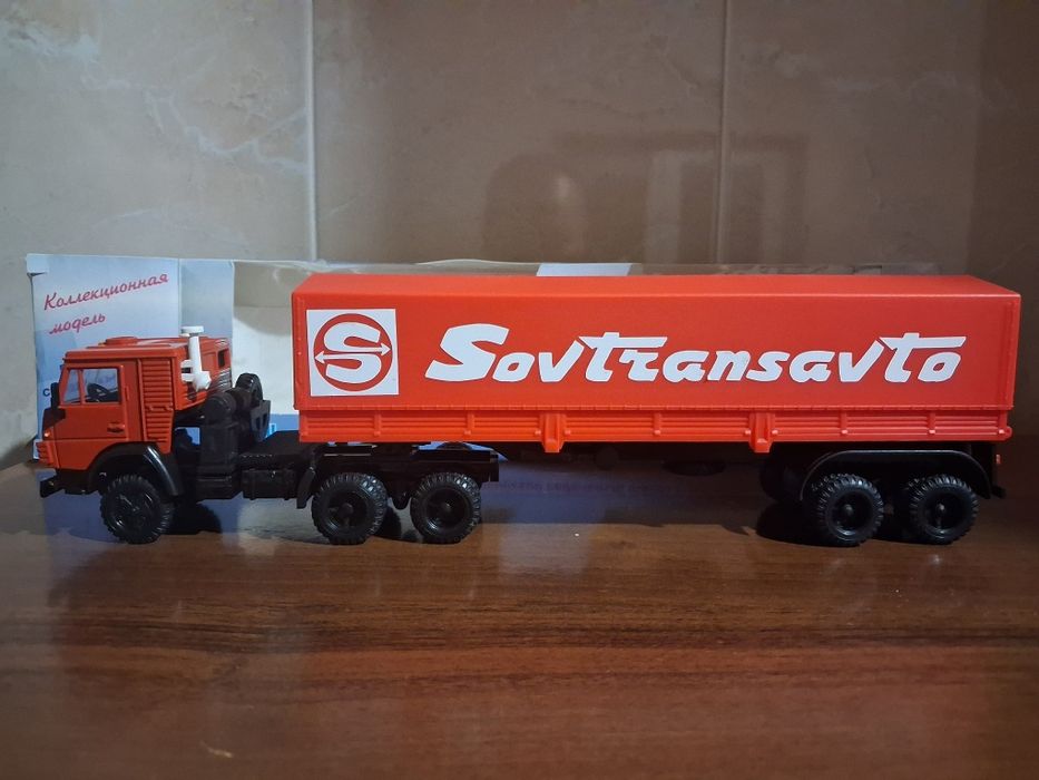 Камаз 5410 с п/п и тентом.Новый,целый.1/43