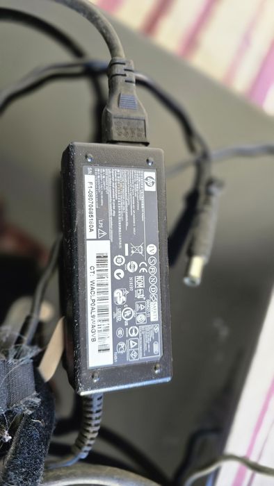 - Portátil Compaq Presario – Para Peças (Completo + Carregador)