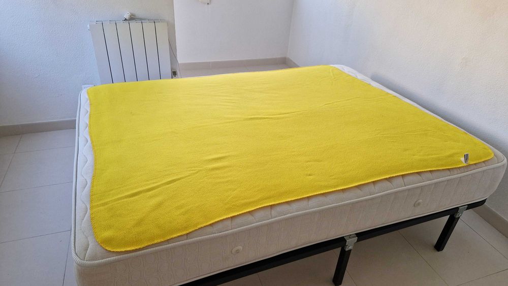 Manta amarela da marca Tarringtown House