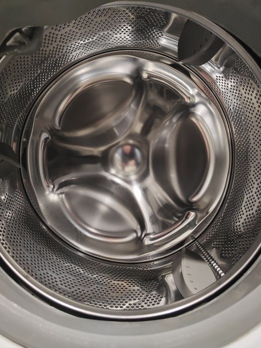 Інверторна пральна машина Electrolux EW81611F з Європи

Made in EU

Mo