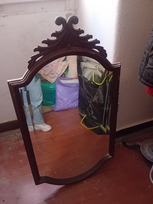 Espelho antigo em boas condições