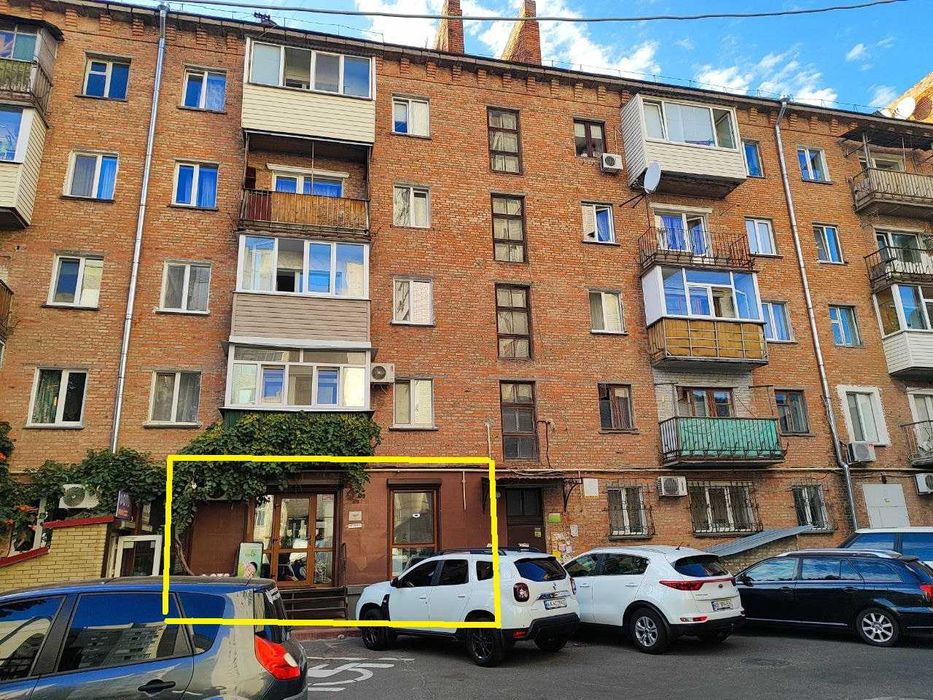 Салон краси  60 кв.м. на 1 поверсі в центрі з вікнами на Макдональдс