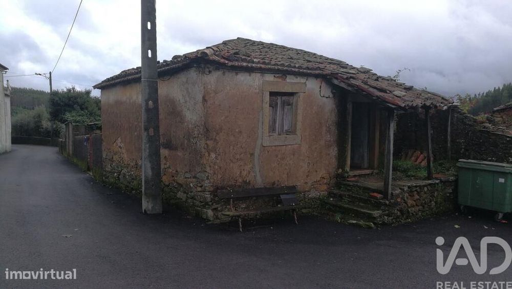 Casa / Villa em Alvares de 56,00 m2