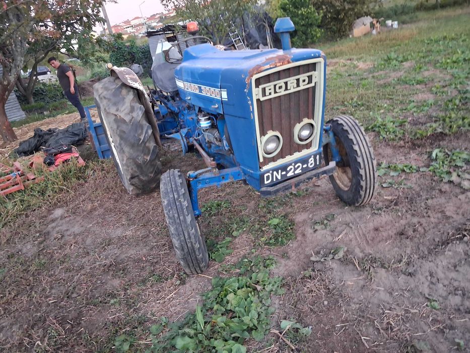 Vendo trator ford 3000