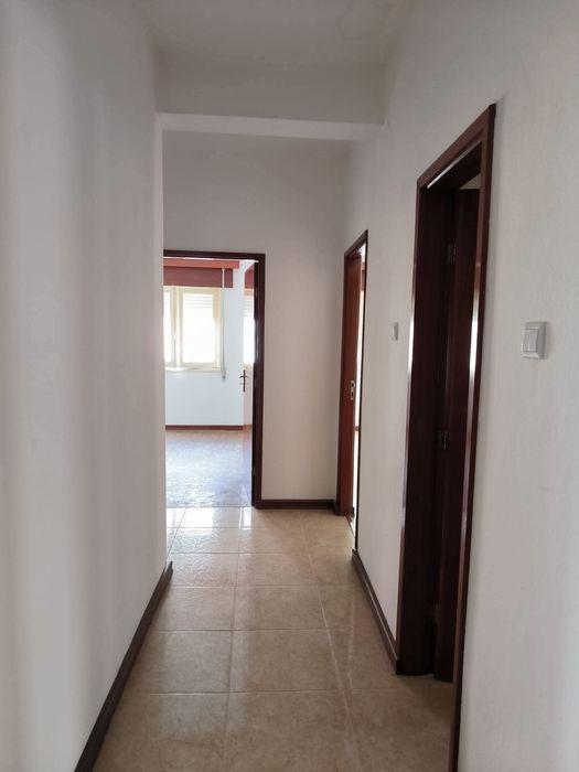 Apartamento T4 disponível para arrendamento no centro de Mirandela.
Re