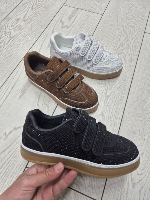 Красовки жіночі камінці