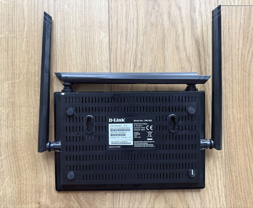 Router d-link DIR-825