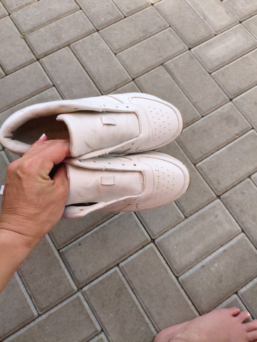 Sprzedam sneakersy skórzane rozmiar 39