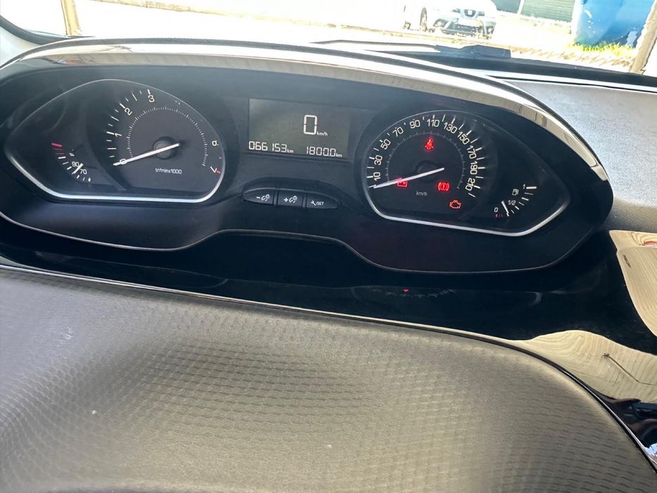 Peugeot 208  1.2