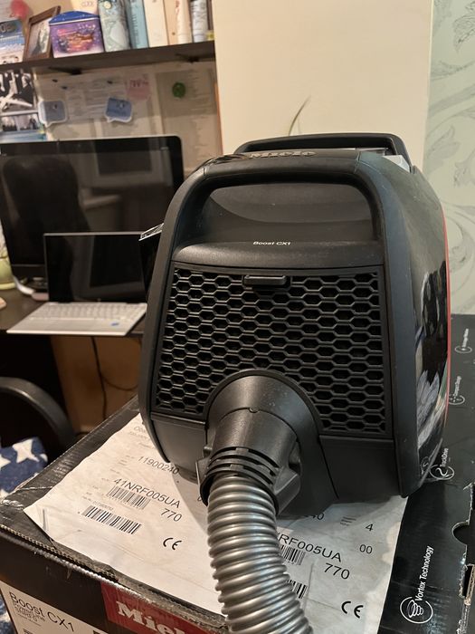 Пилосос Miele SNRF0 Boost CX1 чорний обсидіан