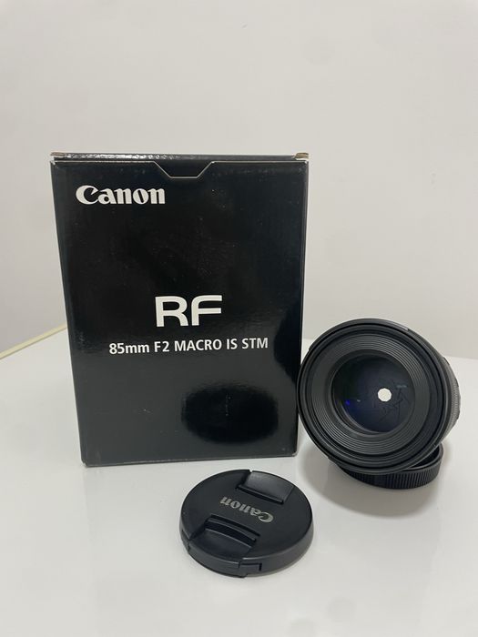 Canon RF 85mm F2 Macro IS STM