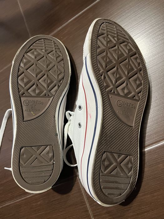 За дві пари  2000 грн. Кеди Converse, кросівки Nike Jordan