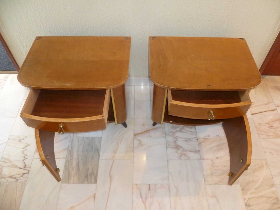 URGENTE  2 mesinhas de cabeceira  da Alemanha VINTAGE dos anos 1960