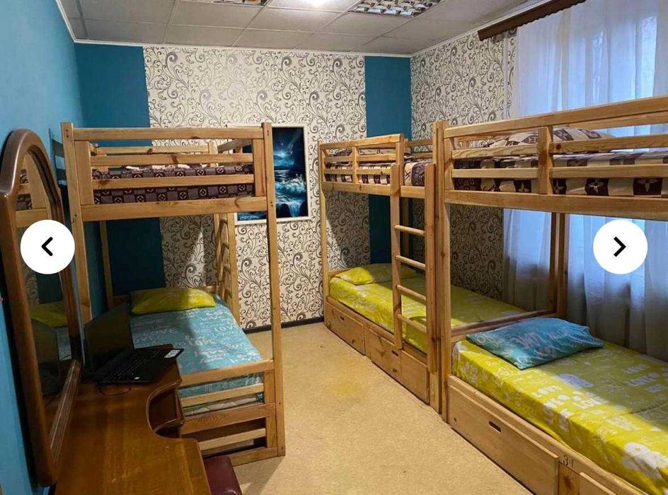 Вживані двоярусні ліжка з матрацами на продаж недорого.