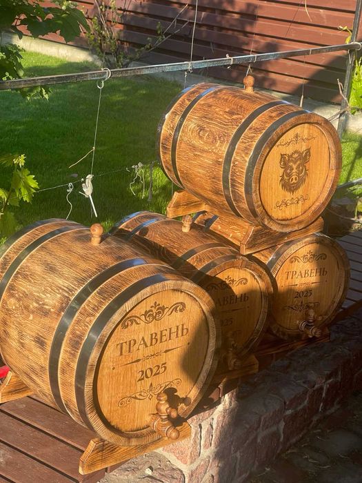 Бочка діжка дубова для напоїв вина віскі самогону алкоголю