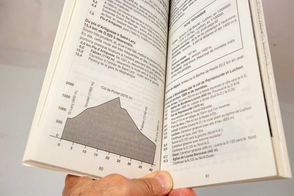 Livro guia de percursos de cicloturismo nos Pirenéus