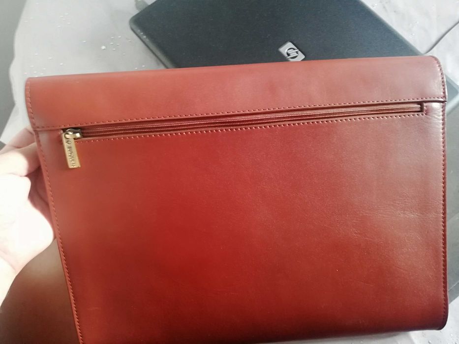 O(Oportunidade) Pasta de executivo oBusquets em pele genuina