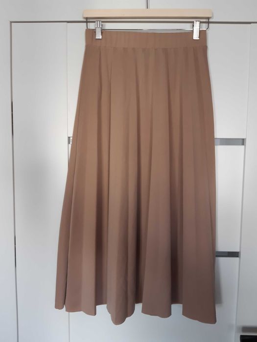 Beżowa plisowana spódnica RESERVED (rozm. M/38)