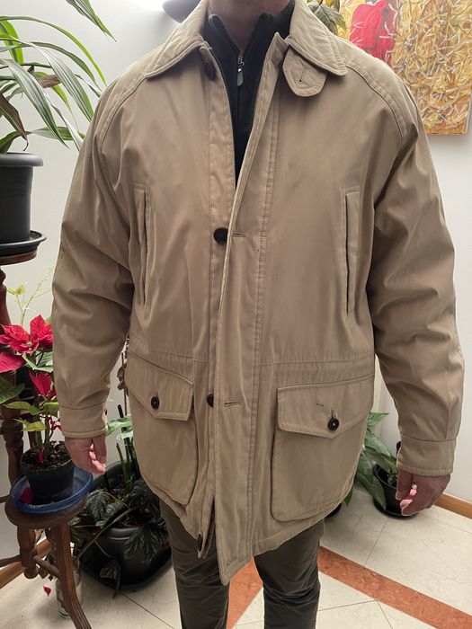 Blusao desportivo,tons cremes