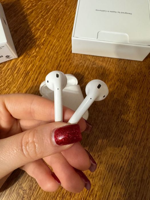 AirPods 2 куплені в офіційному магазині