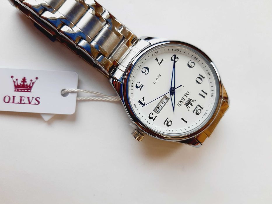 Zegarek klasyczny Olevs z biała tarcza 40mm datownik WR30 pudełko
