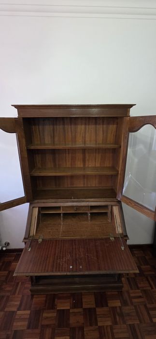 Mobília de Quarto Clássica em Madeira Maciça: 2 Camas Completas + Mesa Cabeceira + Secretária Papeleira