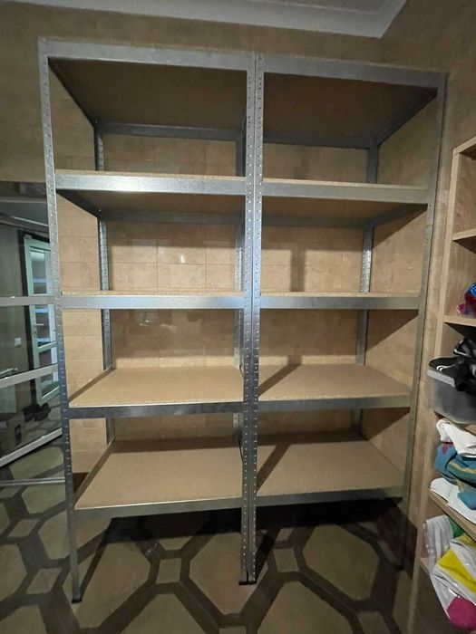 Стелаж металевий зручний в збиранні та надійний