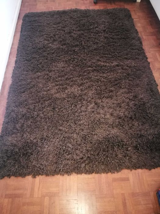 Tapete de pelo alto em cinzento escuro