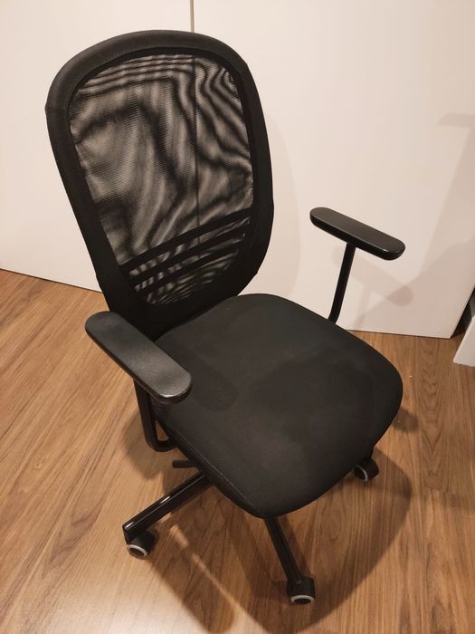 Vende-se cadeira de escritório ótima condição e uma  banheira muda fra