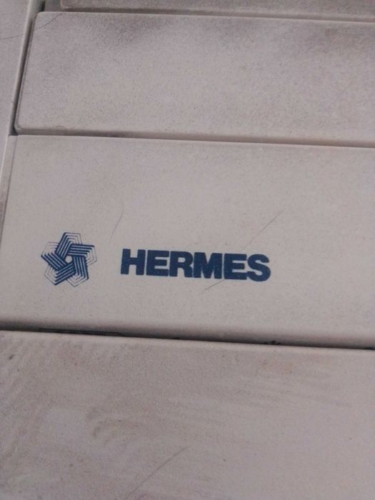 Máquina de escrever electrónica Hermes