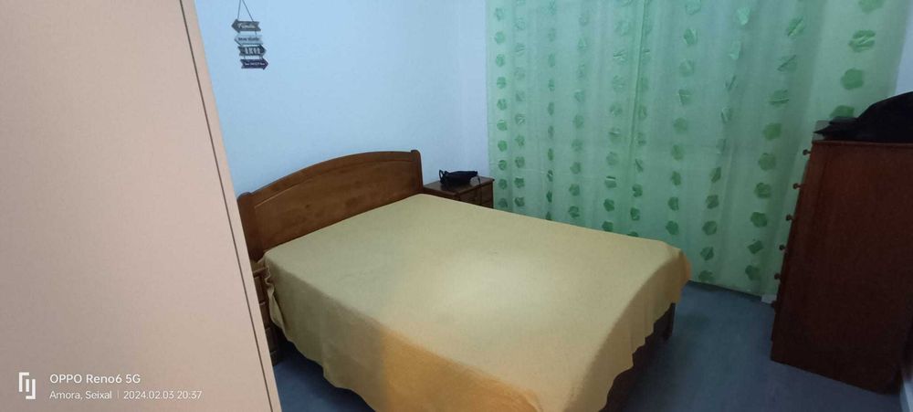 Alugo quarto casal na amora/ cruz de pau