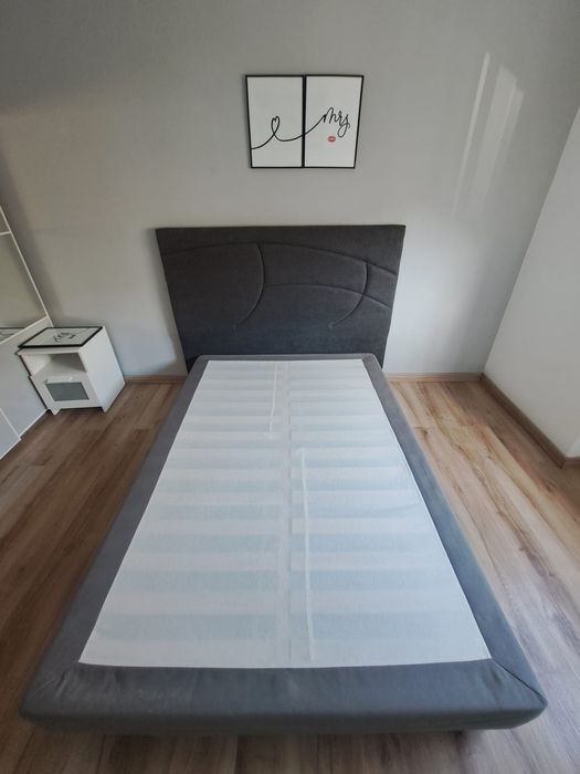 Cama de casal e cabeceira