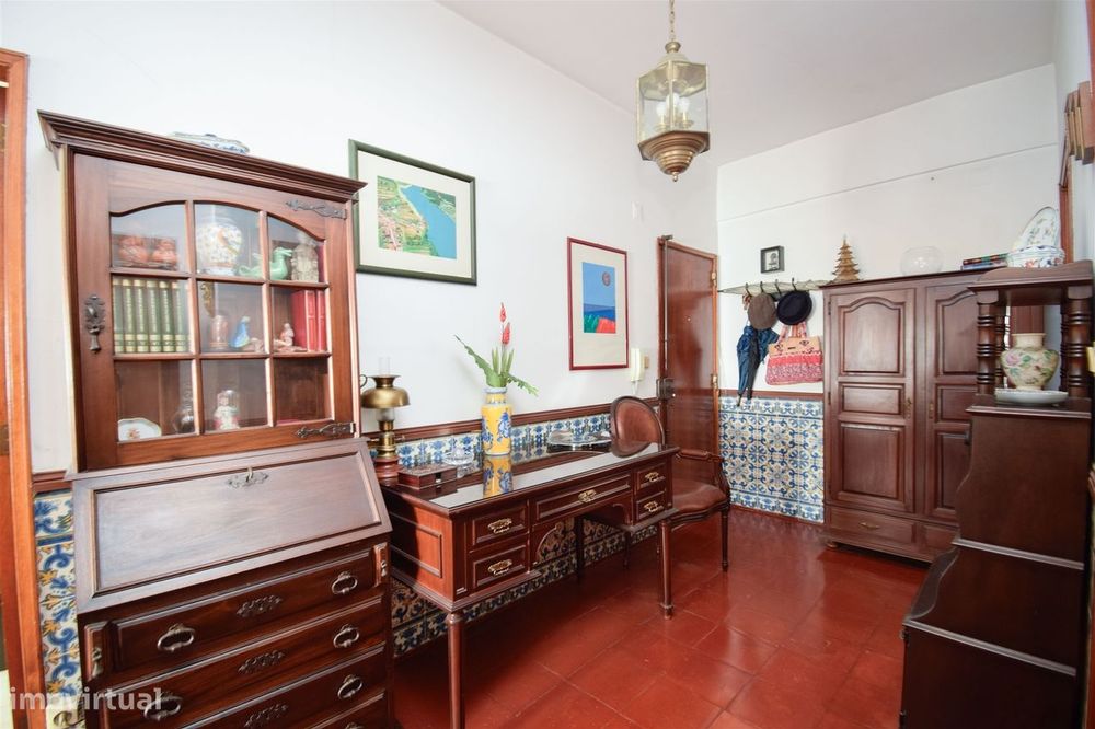 Oportunidade na Torre da Marinha: Apartamento T2 com Excelente Localiz