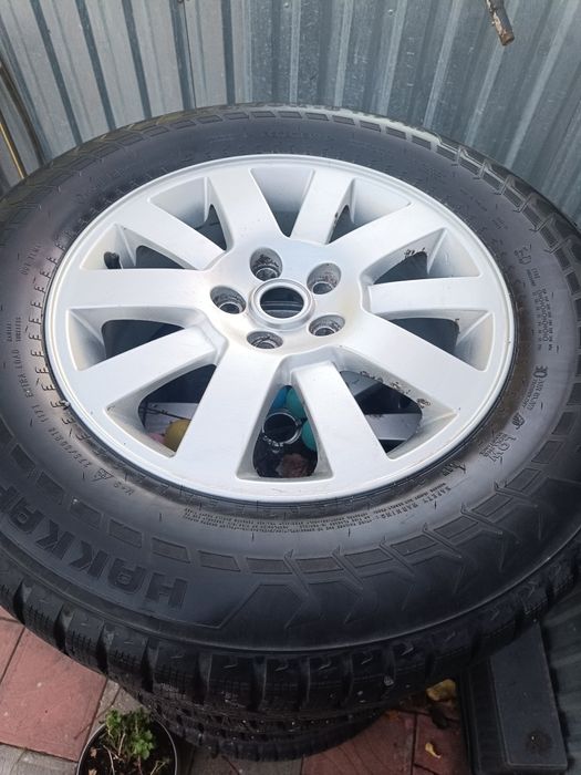 Зимові шиповані шини з дисками то