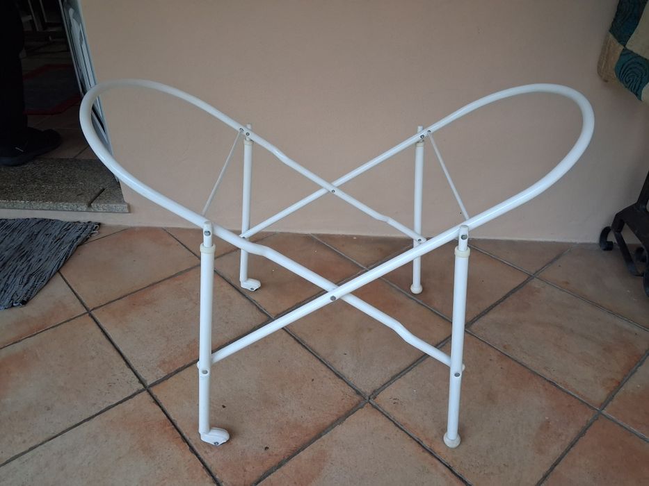 Suporte de cesta ou berço de bebe