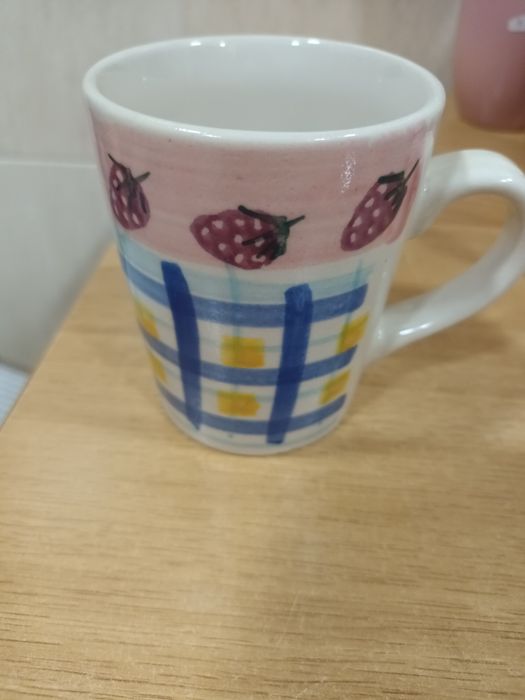 Caneca com morangos436680806588098560