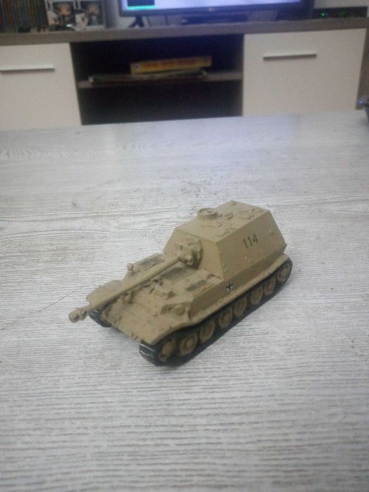 Vendo miniaturas de veículos militares