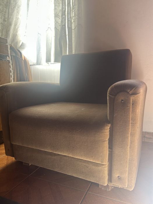 Dois sofas sao os dois iguais por isso so torei foto a um 50€
