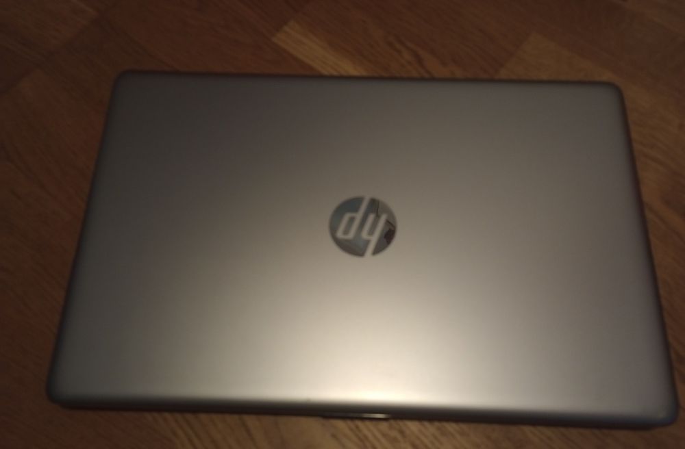 Sprzedam laptopa HP mało używany w bardzo dobrym stanie