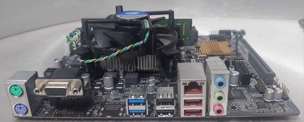 Комплект: материнська плата Asus H110M-CS / Intel Core i5-7400 (4 ядра по 3.0 - 3.5 GHz) / 500 GB HDD / Intel HD Graphics 630 /  LGA1151 / Кулер BOX