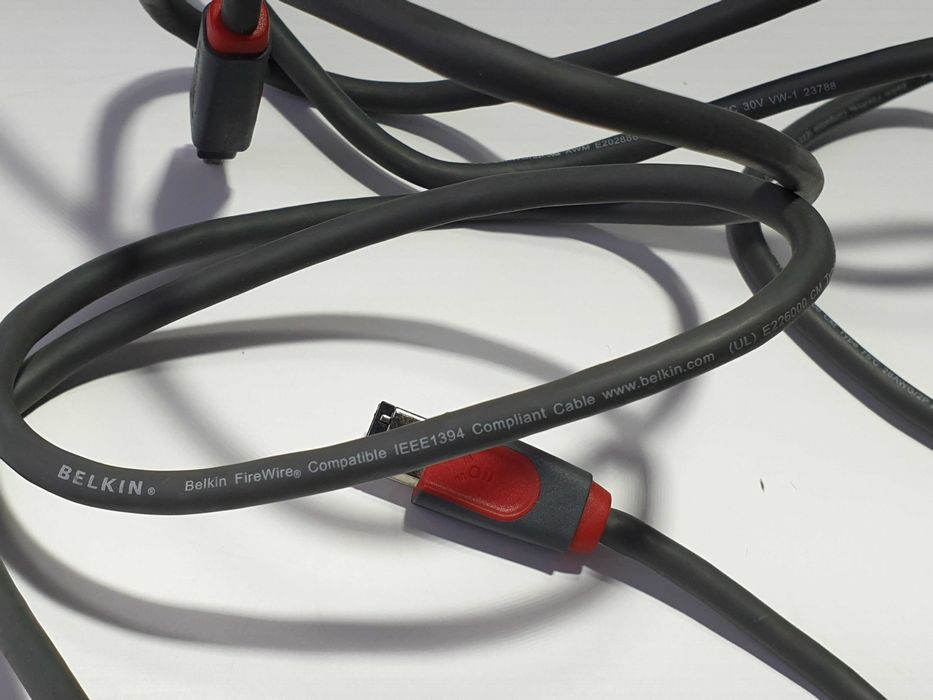 кабель firewire  1394 6-pin to 4-pin Belkin 2.1 м