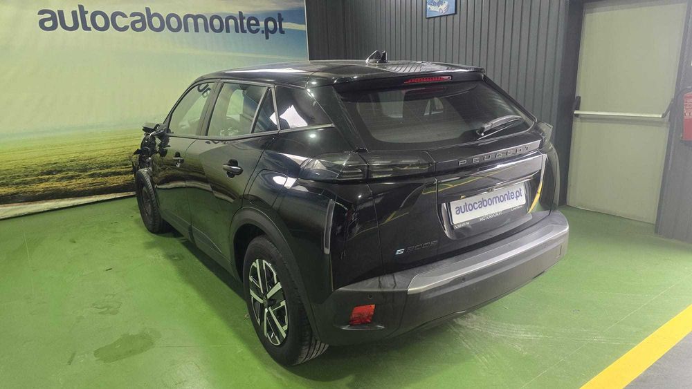 Peugeot e-2008 50 Kwh Active - Salvado