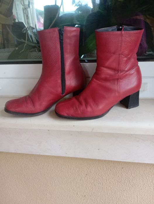 Botas vermelhas como novas