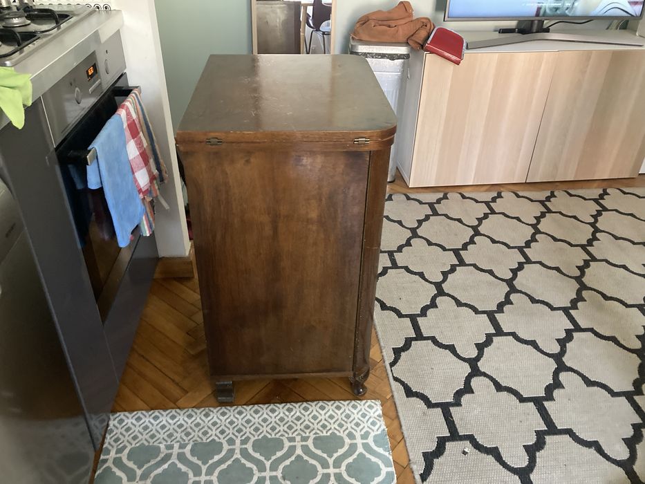 Maszyna do szycia Neumann w szafce